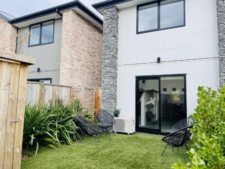 Hagley Townhouse Apartment *